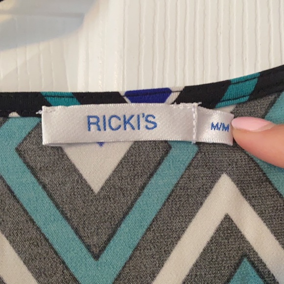 Perfect Ricki’s work top Medium - Picture 3 of 4